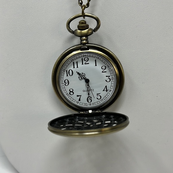 Pocket watch necklace bronze style finish with chain - Picture 4 of 5